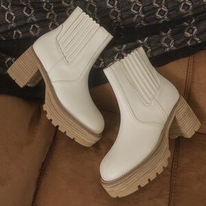 OASIS SOCIETY Aubrey Platform Paneled Boots
Size 6 with box